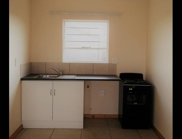 2 BEDROOM FREEHOLD FOR SALE IN SHARON PARK